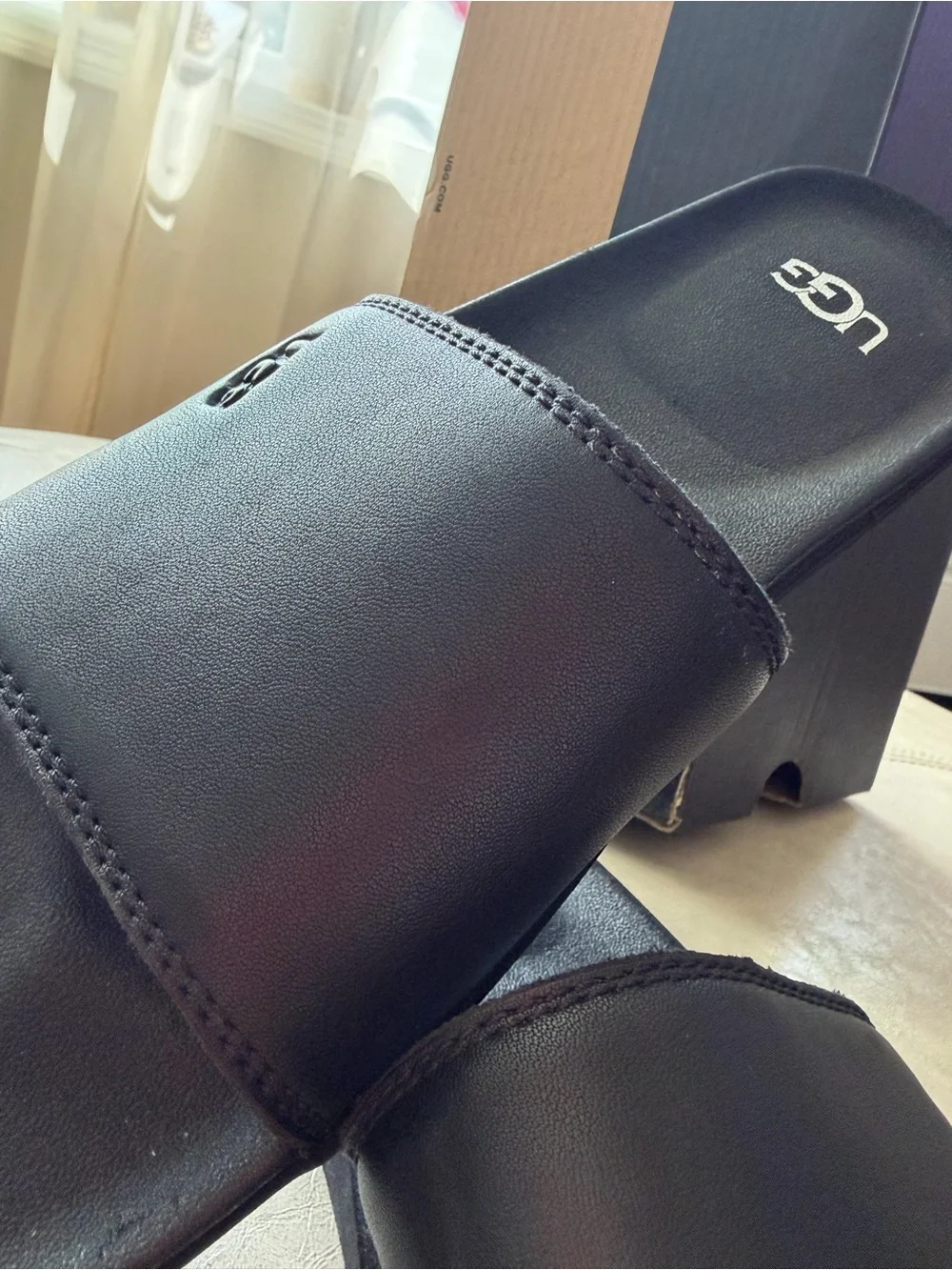 UGG Black mens 7 , woman’s 9 Slide Sandals with Branded Strap